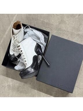 Archival Vintage Y2K DSQUARED2 Wingtip Spectator Stiletto Boots w/ Box